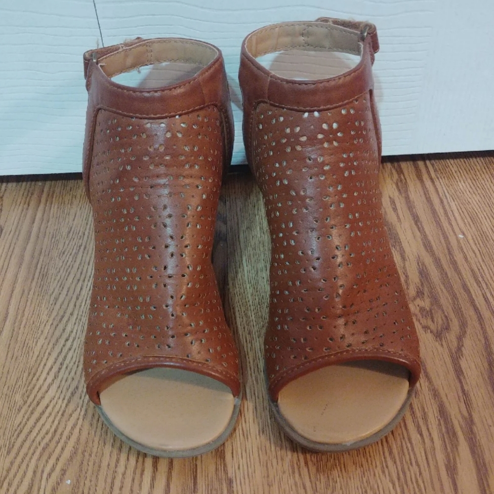Girls shoes